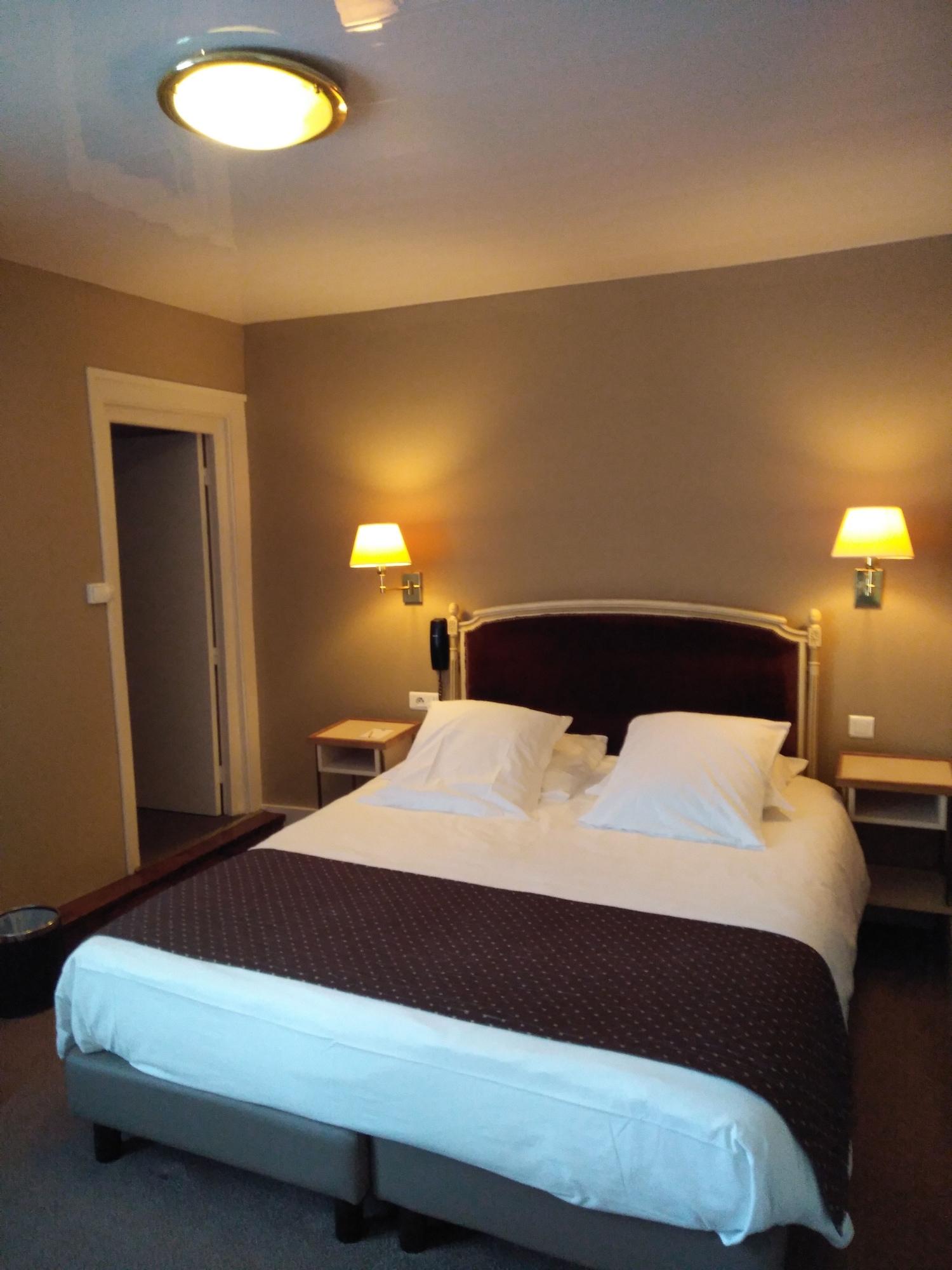 Hotel Grand De L'univers